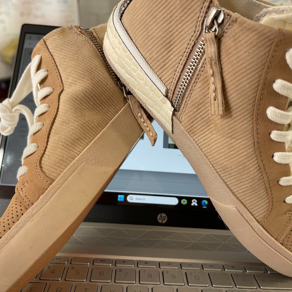 Brand new doice vita hightop sneaks